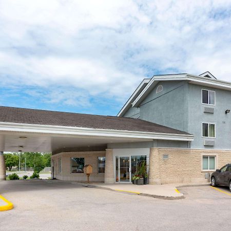 Super 8 By Wyndham Winnipeg West Exteriér fotografie