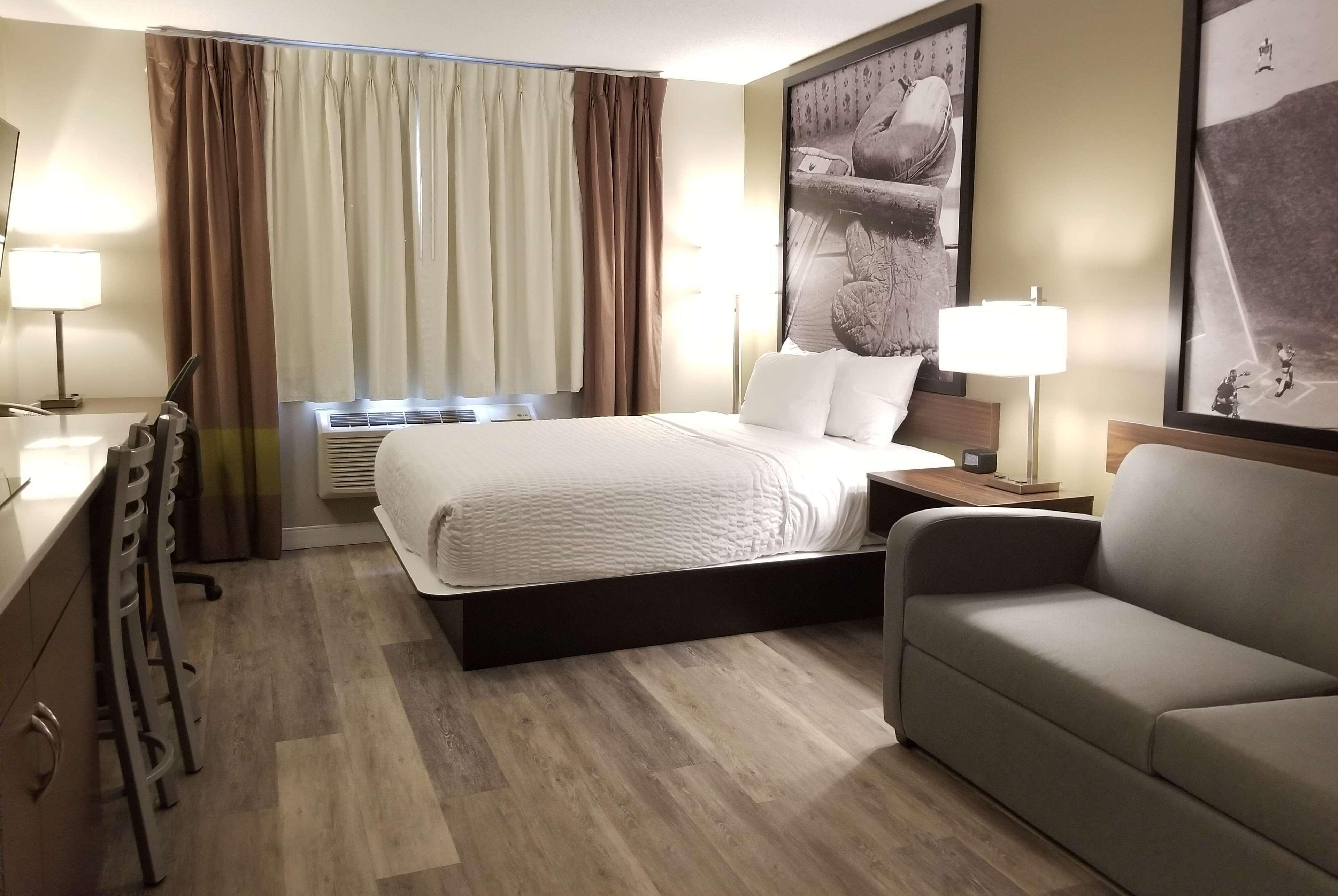 Super 8 By Wyndham Winnipeg West Exteriér fotografie