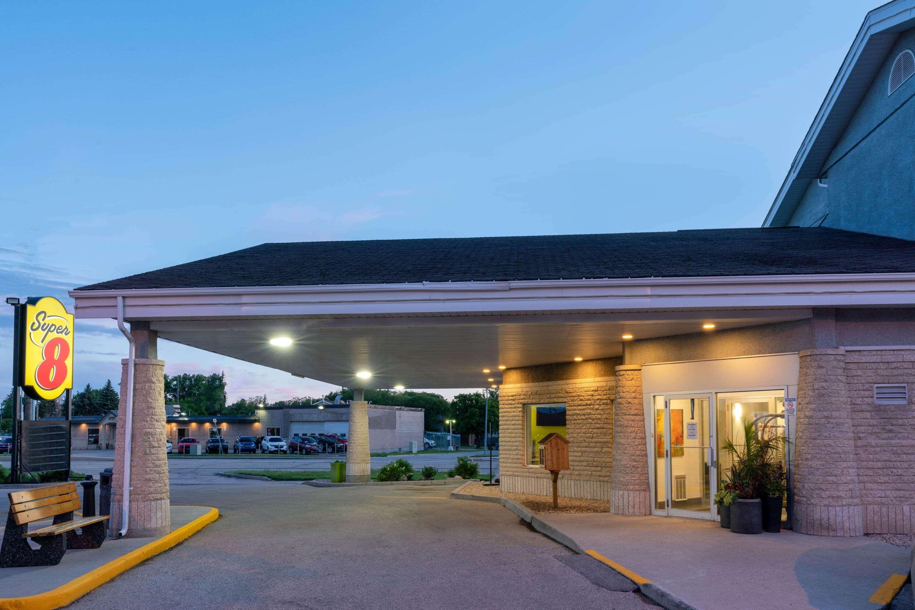 Super 8 By Wyndham Winnipeg West Exteriér fotografie