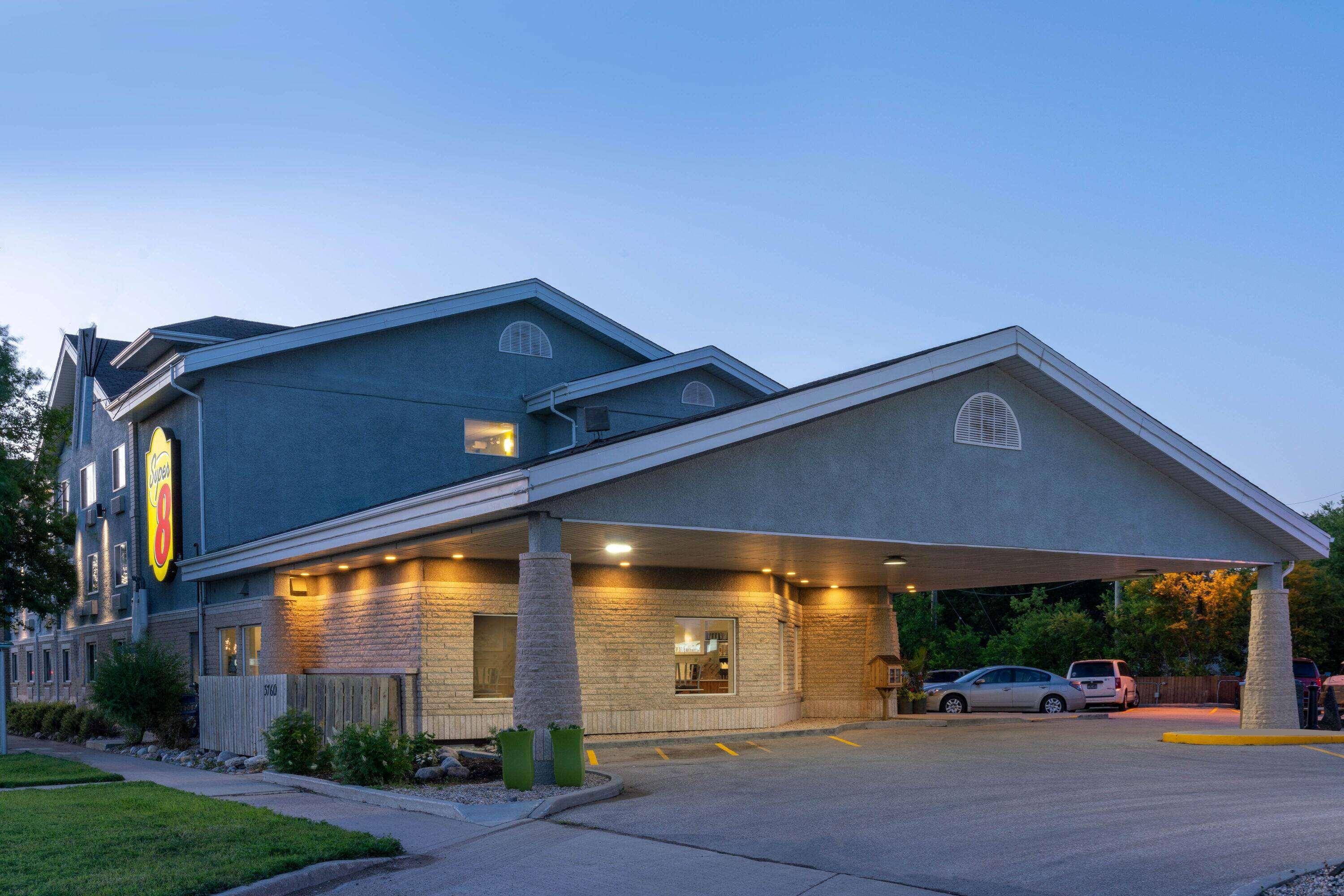 Super 8 By Wyndham Winnipeg West Exteriér fotografie