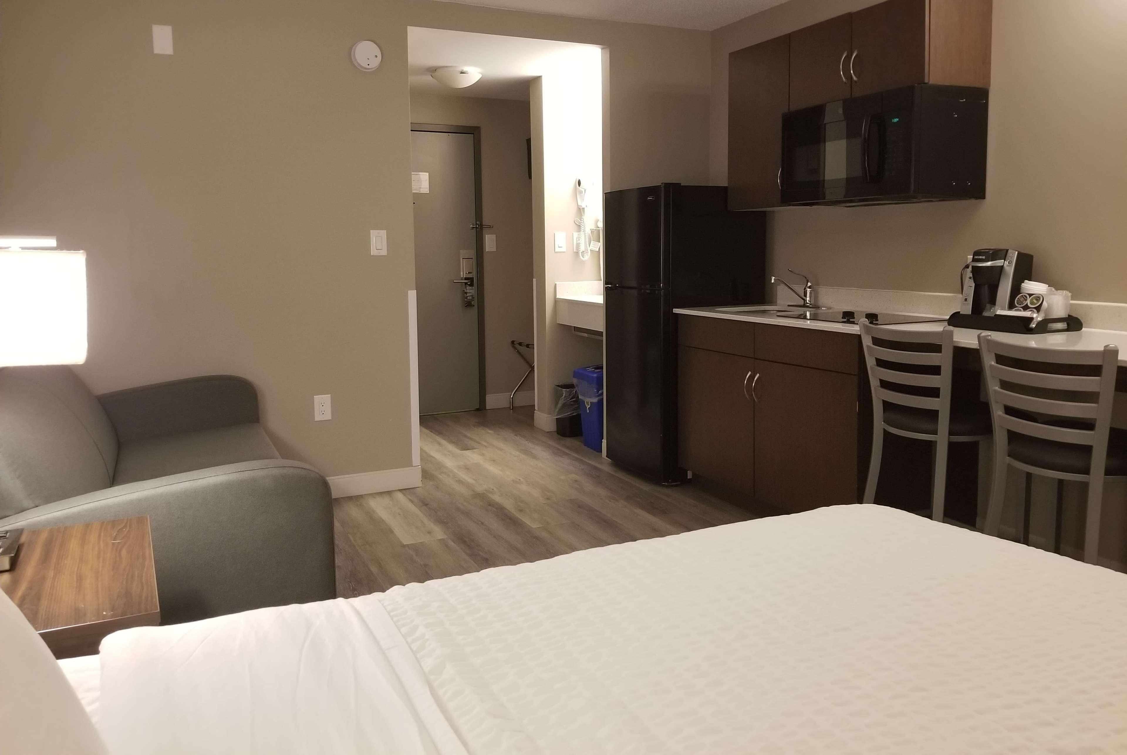 Super 8 By Wyndham Winnipeg West Exteriér fotografie