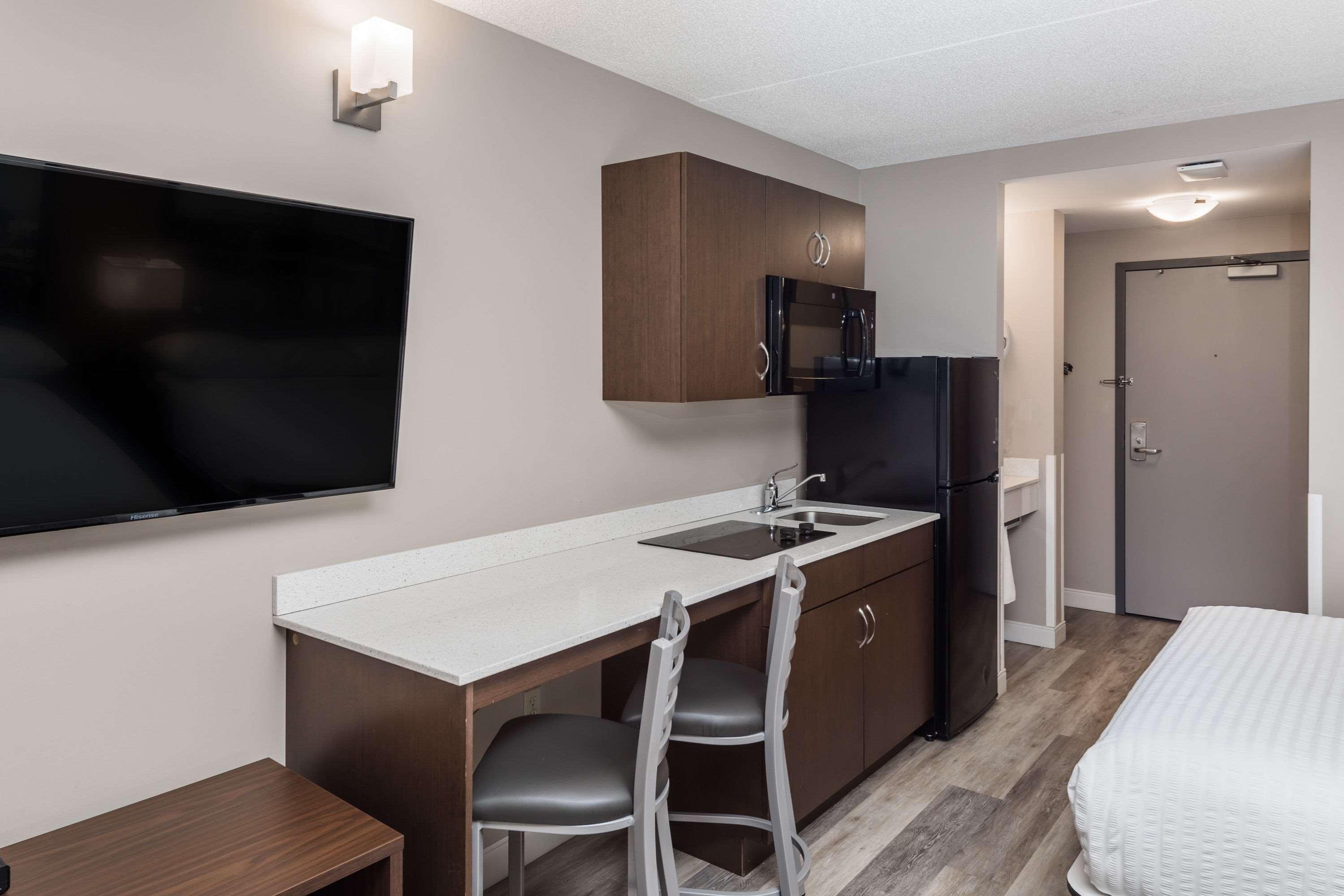 Super 8 By Wyndham Winnipeg West Exteriér fotografie