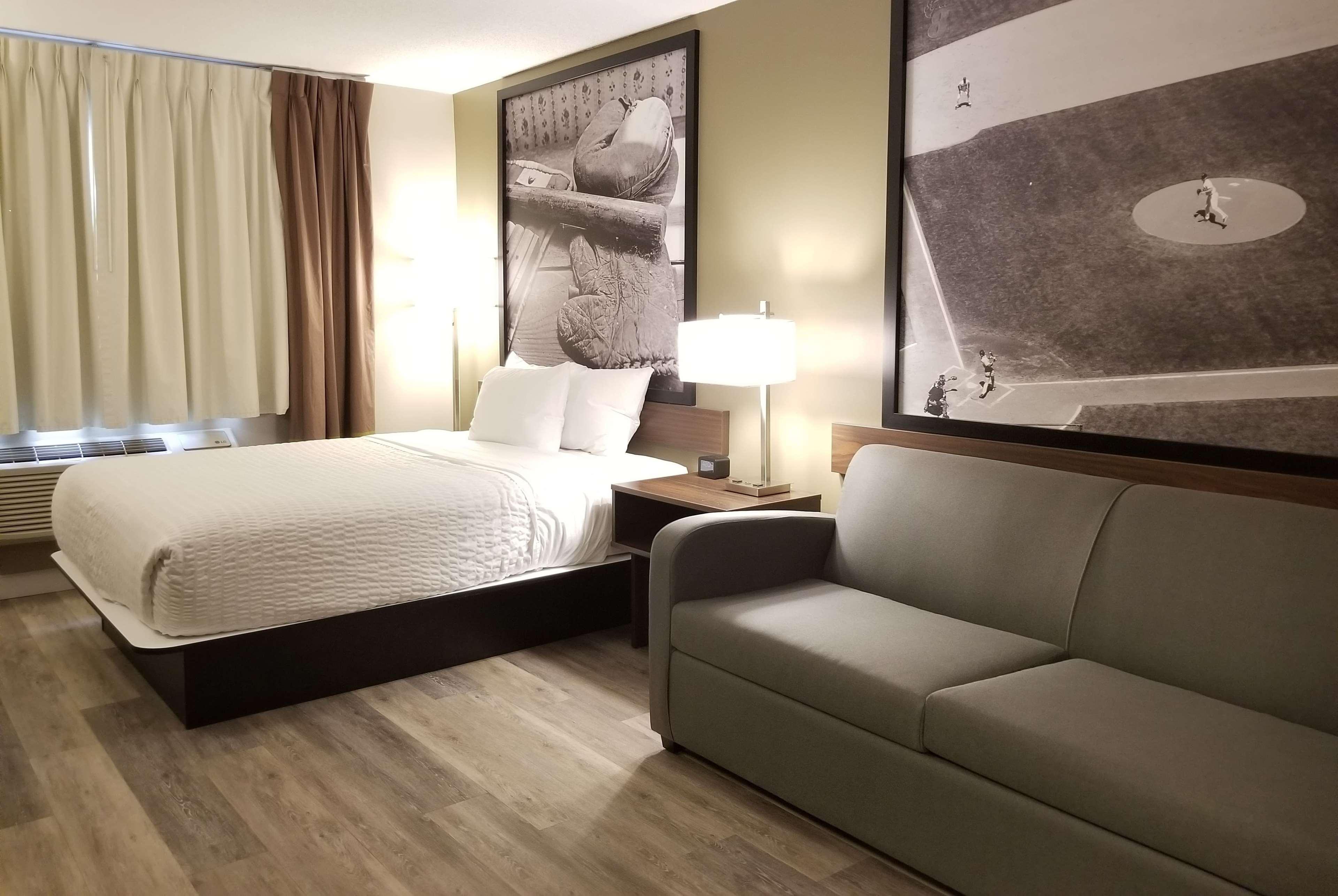 Super 8 By Wyndham Winnipeg West Exteriér fotografie