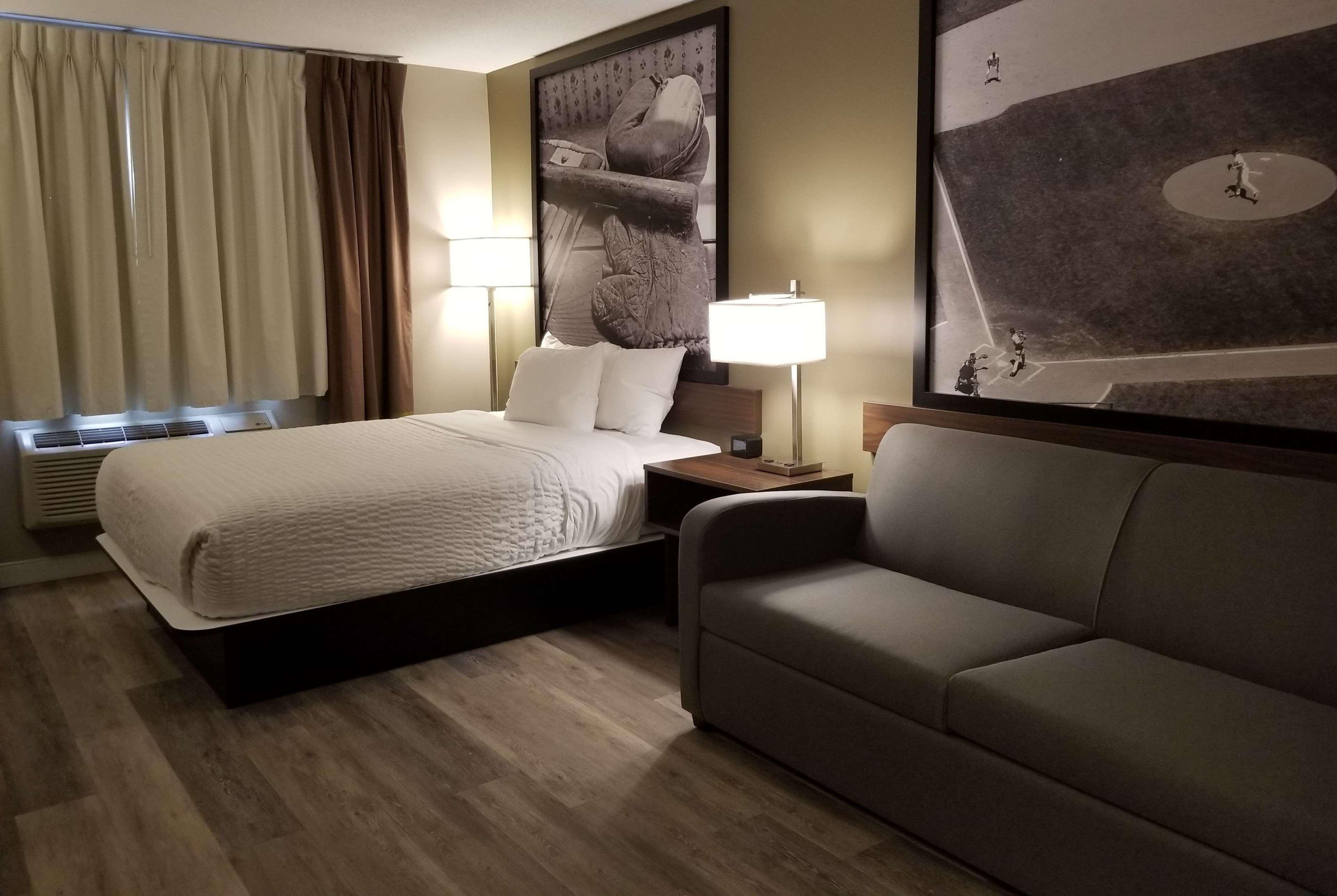Super 8 By Wyndham Winnipeg West Exteriér fotografie
