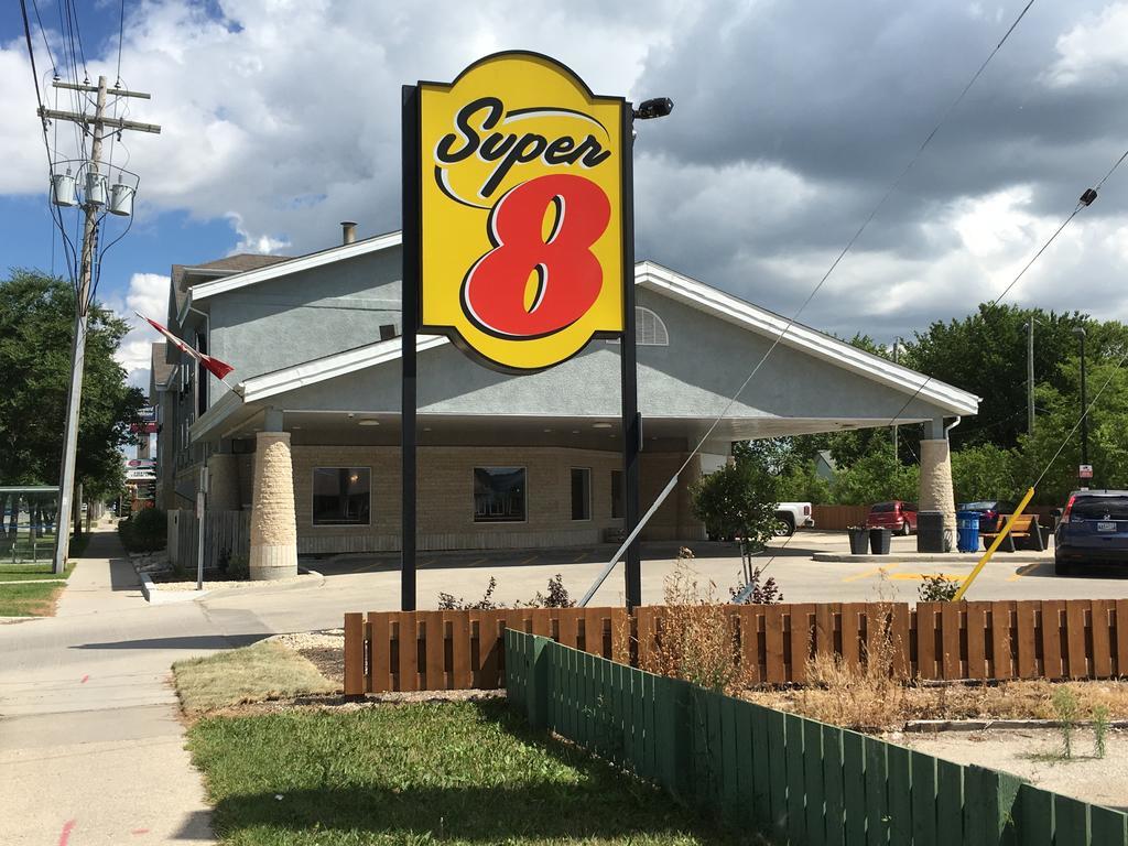 Super 8 By Wyndham Winnipeg West Exteriér fotografie