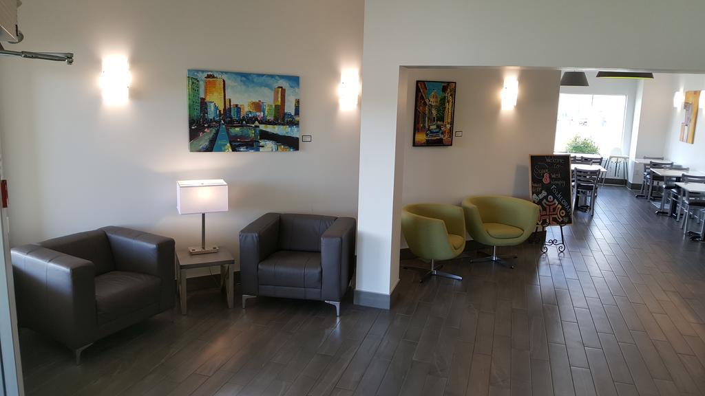 Super 8 By Wyndham Winnipeg West Exteriér fotografie