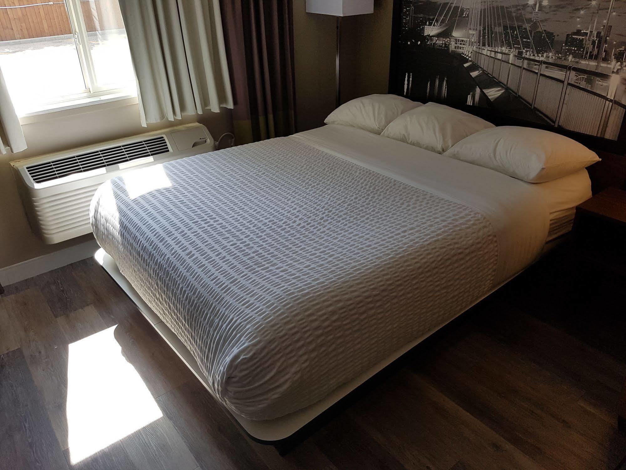Super 8 By Wyndham Winnipeg West Exteriér fotografie