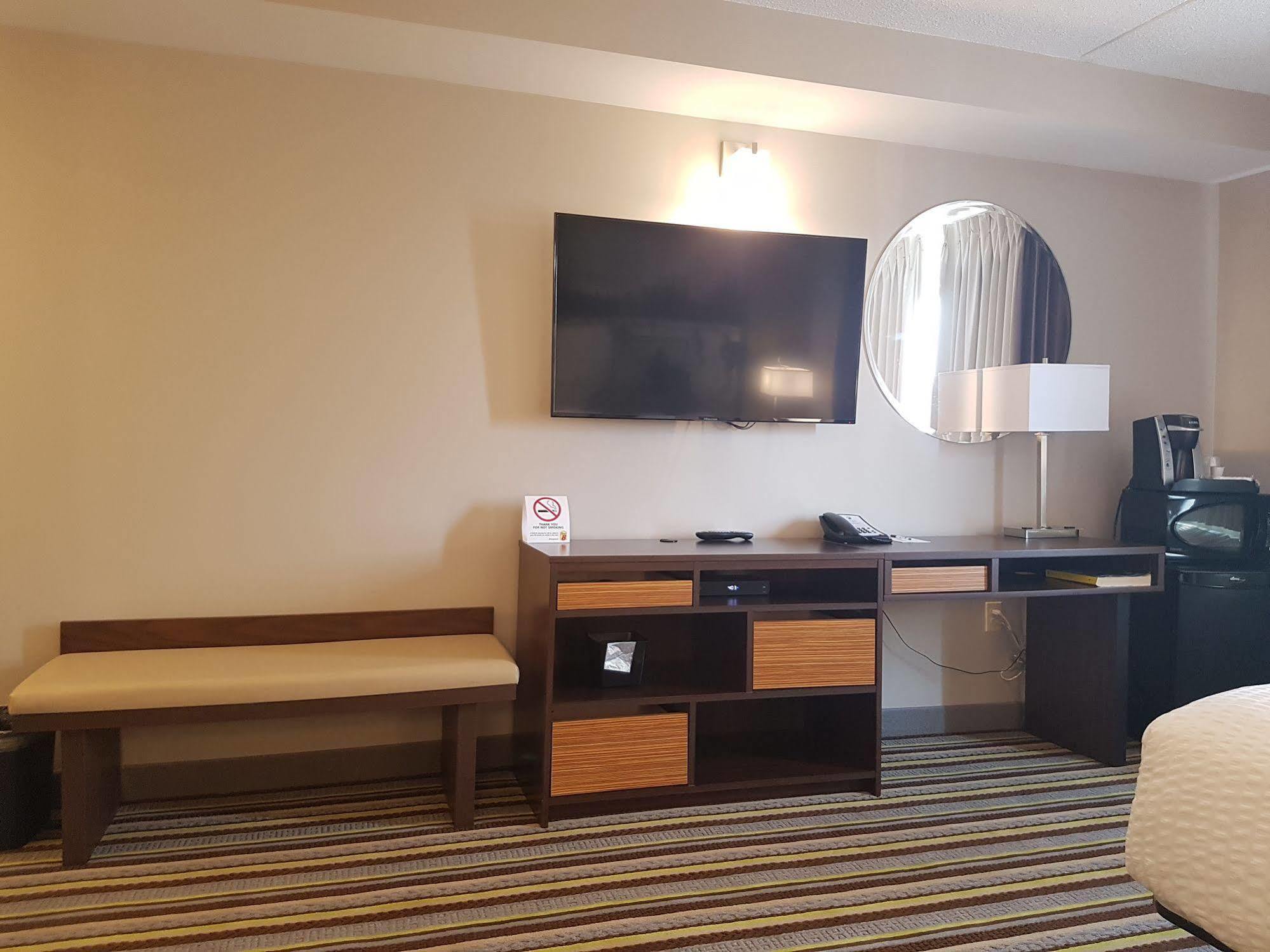 Super 8 By Wyndham Winnipeg West Exteriér fotografie
